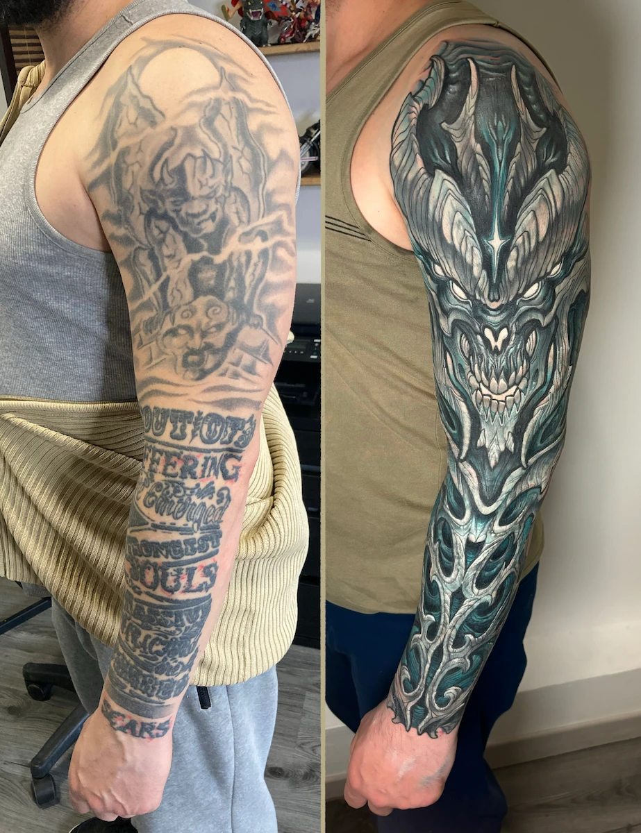 Recouvrement d’une manchette complète avec un démon en style New School couleur – Jake Tattoo Parlor à Belfort.