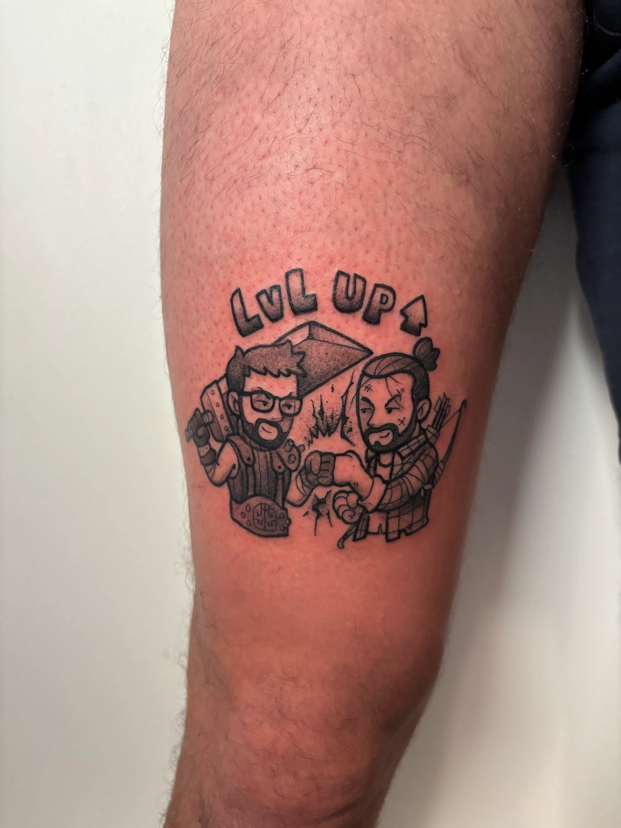 Tatouage custom réalisé pour symboliser l’amitié entre deux amis – Jake Tattoo Parlor à Belfort.