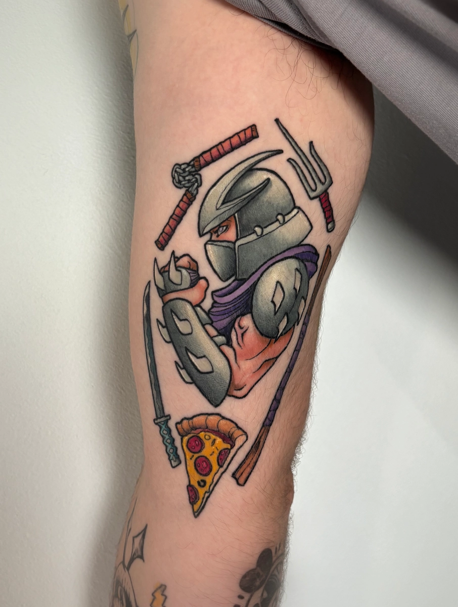 Tatouage couleur cicatrisé représentant Shredder des Tortues Ninja en style New School – Jake Tattoo Parlor à Belfort.
