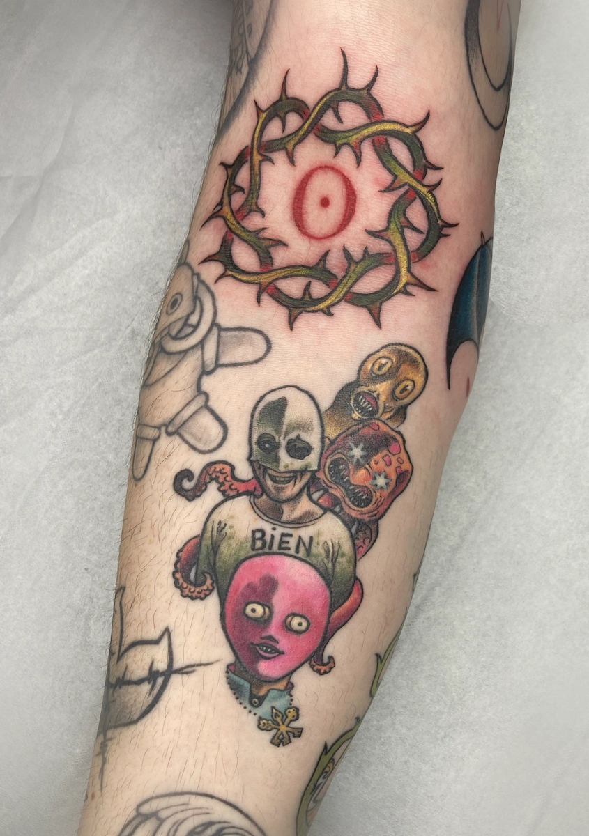 Tatouage couleur hommage au groupe Stupeflip – Jake Tattoo Parlor à Belfort.