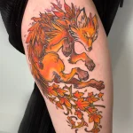 Tatouage néo-trad couleur représentant un renard ligneux sur la cuisse – Jake Tattoo Parlor à Belfort.