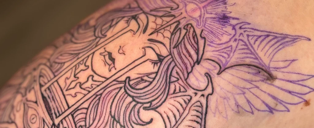 tatouage en cours realisation session tattoo jake tattoo parlor